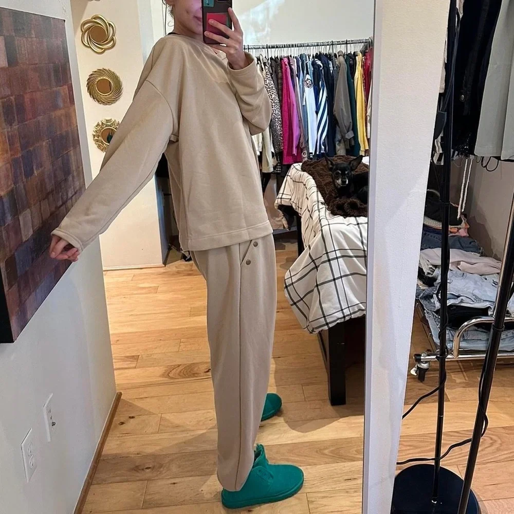 Casual Beige Joggers and Sweatshirt Set - Picture 4 of 5